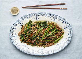 Rau Muống Xào Thịt Bò (Vietnamese Sautéed Morning Glory With Beef)