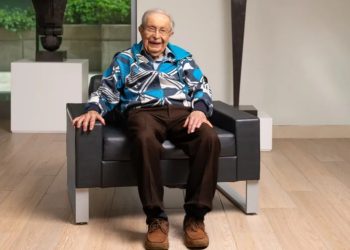 A 101-year-old former doctor who worked until he was 85 shared his 3 longevity secrets — including eating sardines