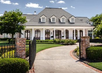 This Georgian-Style Estate in Texas Just Hit the Market for $5.5 Million