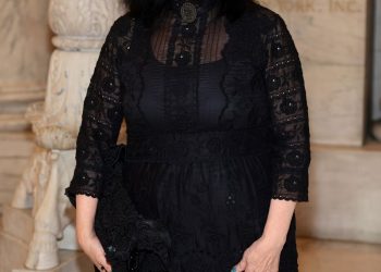 Anna Sui Talks ’90s Fashion, Vintage Shopping, and Viral TikTok Trends